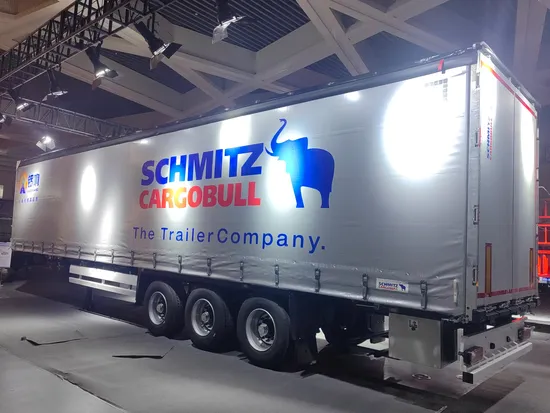 Remorque semi-rideau latérale pour transport de marchandises légères en vrac